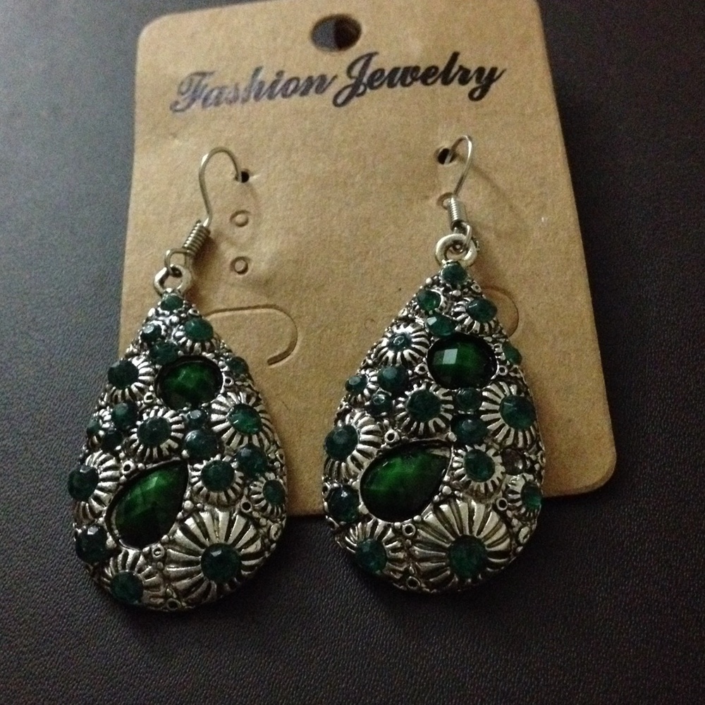 COPY - Silver drop with green rhinestones earrings